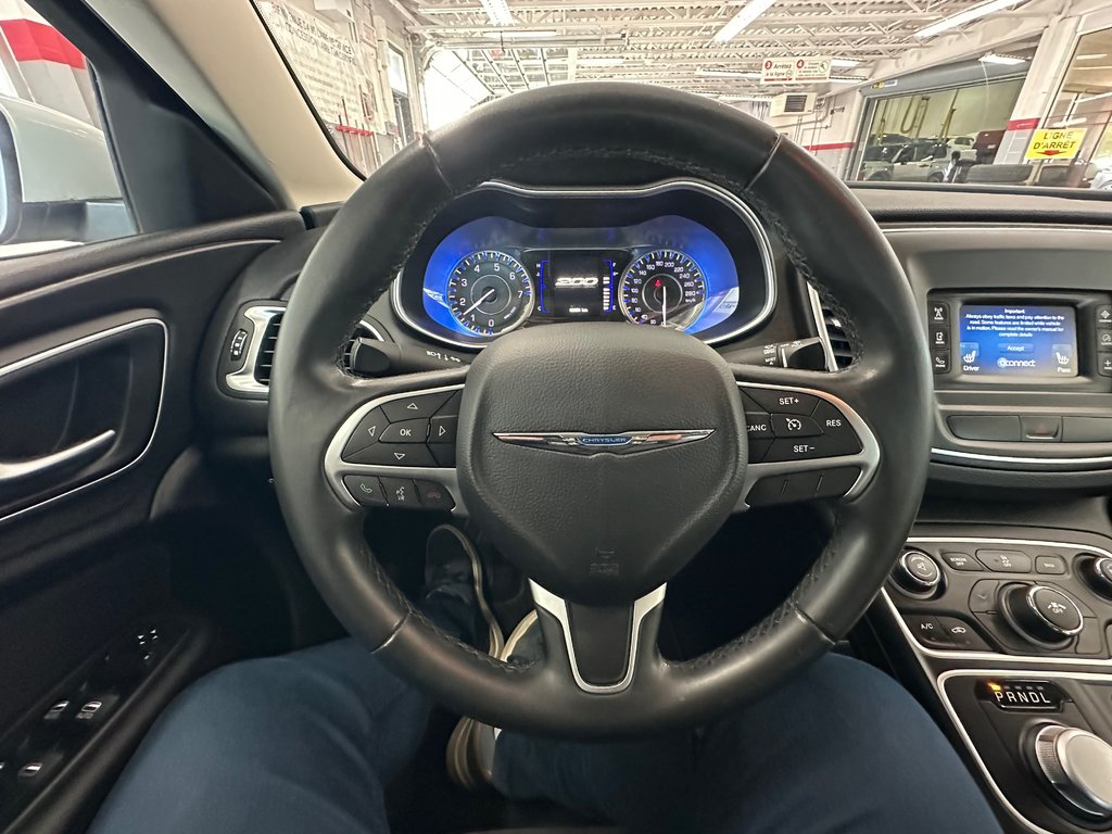 Chrysler 200 Limited 2015 à Cowansville, Québec - 22 - w1024h768px