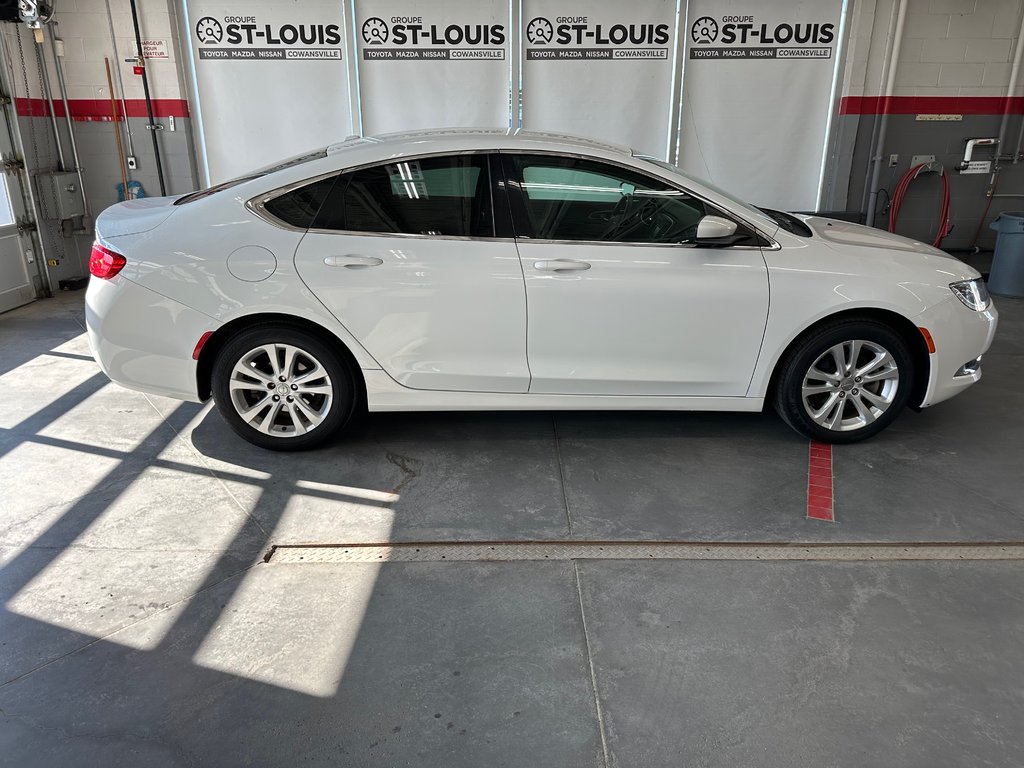 Chrysler 200 Limited 2015 à Cowansville, Québec - 2 - w1024h768px