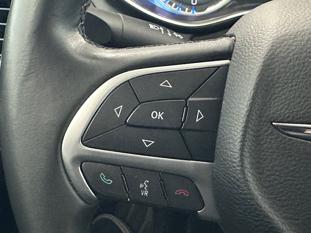 Chrysler 200 Limited 2015 à Cowansville, Québec - 25 - w1024h768px