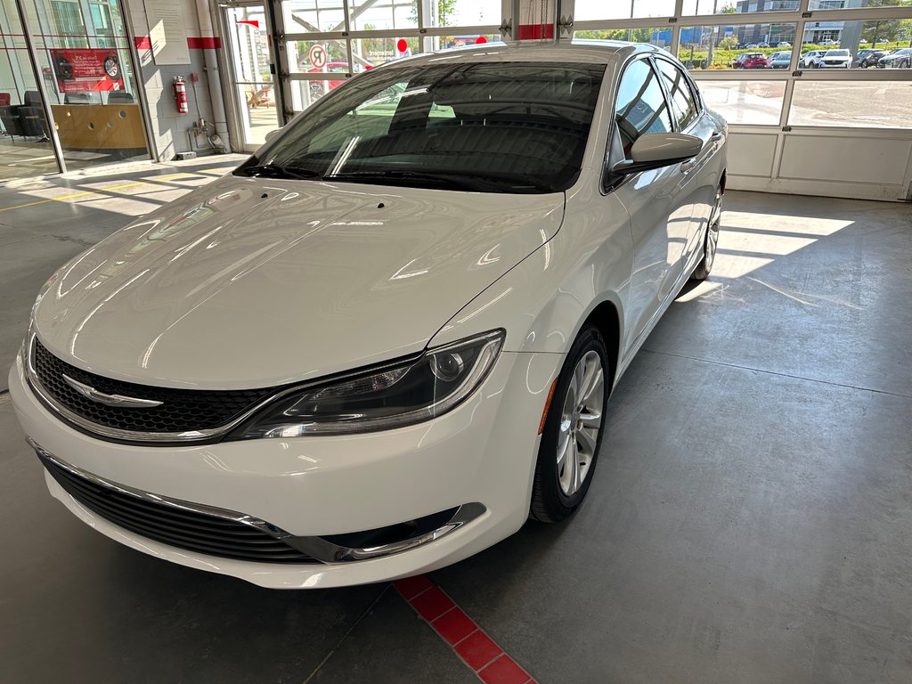 Chrysler 200 Limited 2015 à Cowansville, Québec - 9 - w1024h768px