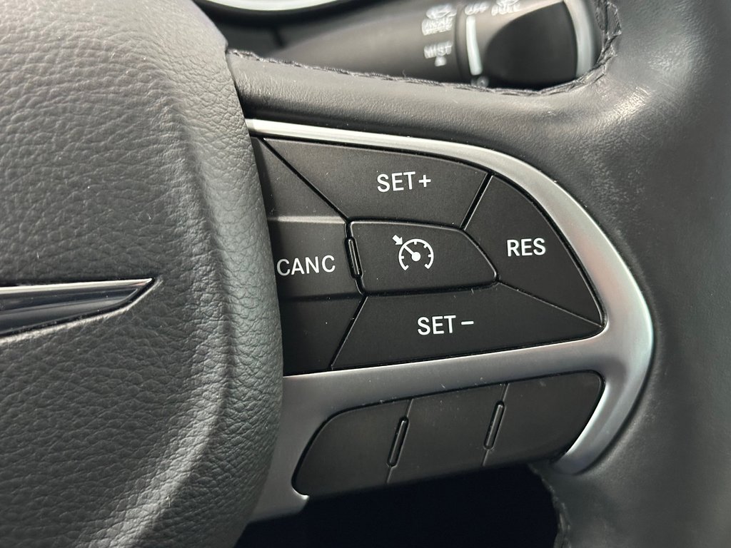 Chrysler 200 Limited 2015 à Cowansville, Québec - 23 - w1024h768px