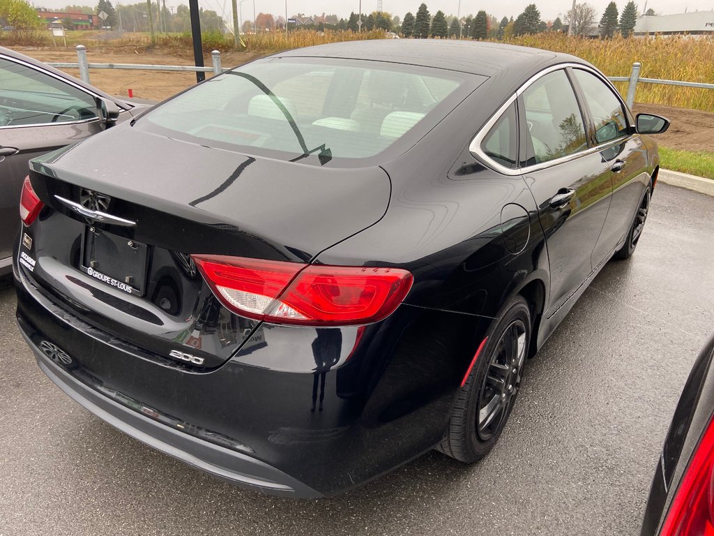 Chrysler 200 LX 2015 à Cowansville, Québec - 4 - w1024h768px