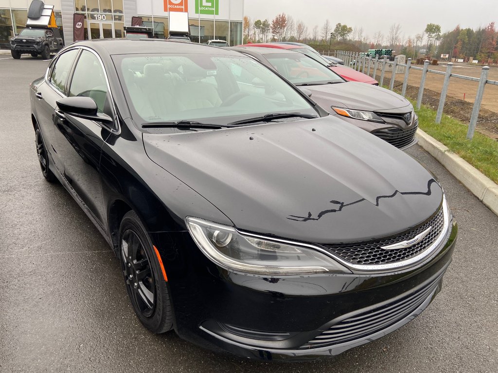 Chrysler 200 LX 2015 à Cowansville, Québec - 2 - w1024h768px
