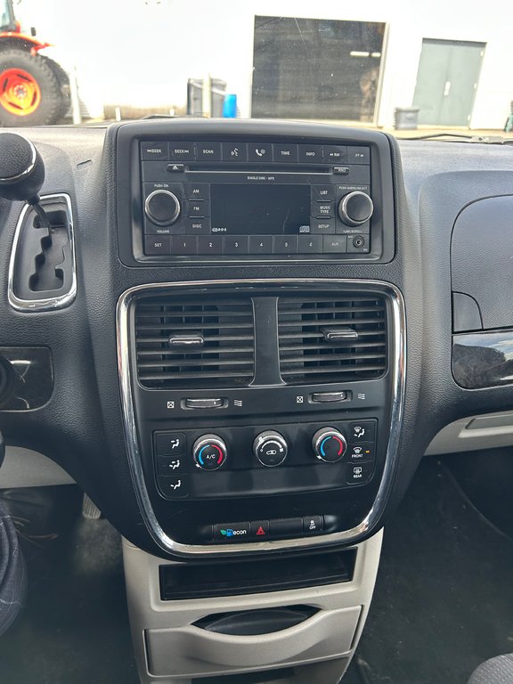 2013 Dodge Grand Caravan SE in Cowansville, Quebec - 8 - w1024h768px