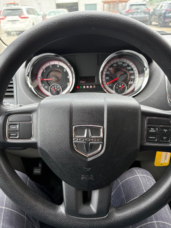 2014 Dodge Grand Caravan SXT in Cowansville, Quebec - 11 - w1024h768px