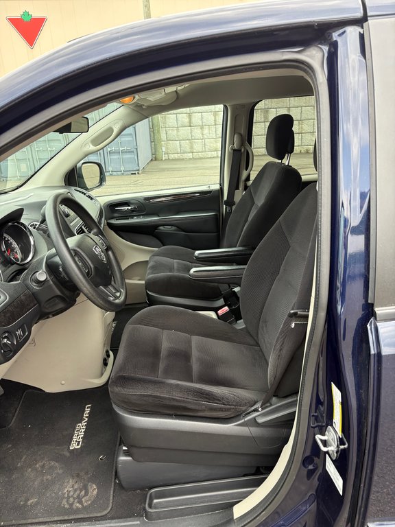 2014 Dodge Grand Caravan SXT in Cowansville, Quebec - 9 - w1024h768px