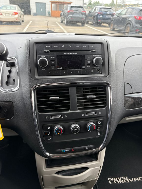 2014 Dodge Grand Caravan SXT in Cowansville, Quebec - 10 - w1024h768px