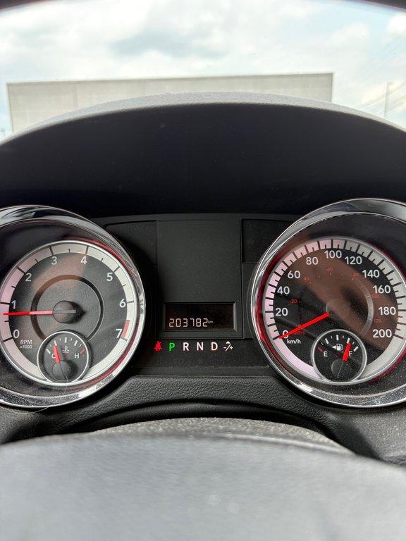 2014 Dodge Grand Caravan SXT in Cowansville, Quebec - 12 - w1024h768px