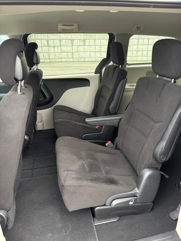 2014 Dodge Grand Caravan SXT in Cowansville, Quebec - 8 - w1024h768px