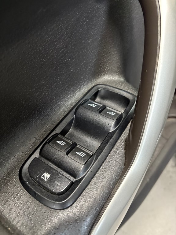 2013 Ford Fiesta SE in Cowansville, Quebec - 19 - w1024h768px
