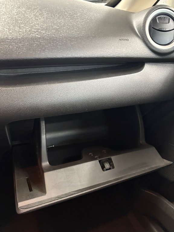 2013 Ford Fiesta SE in Cowansville, Quebec - 23 - w1024h768px