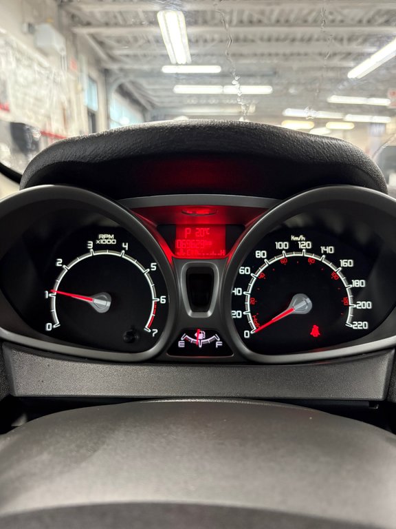 2013 Ford Fiesta SE in Cowansville, Quebec - 34 - w1024h768px
