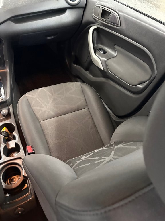 2013 Ford Fiesta SE in Cowansville, Quebec - 15 - w1024h768px