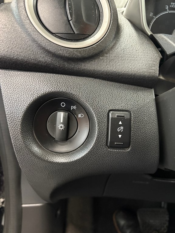 2013 Ford Fiesta SE in Cowansville, Quebec - 21 - w1024h768px