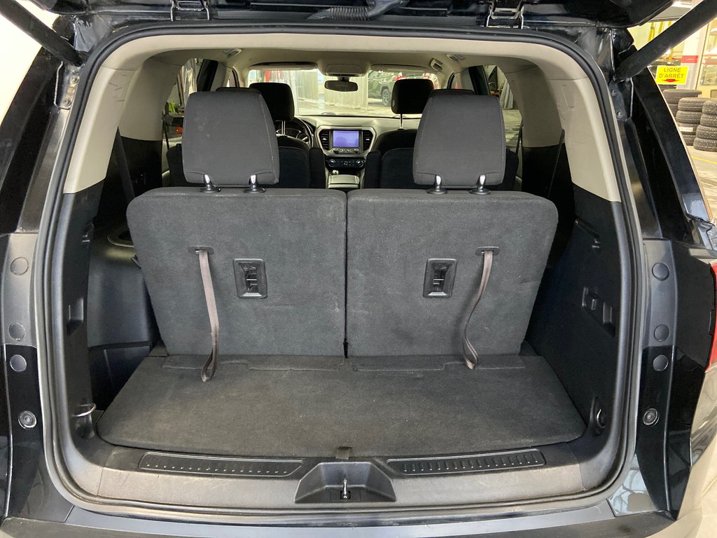 GMC Acadia SLE  AWD 2019 à Cowansville, Québec - 9 - w1024h768px