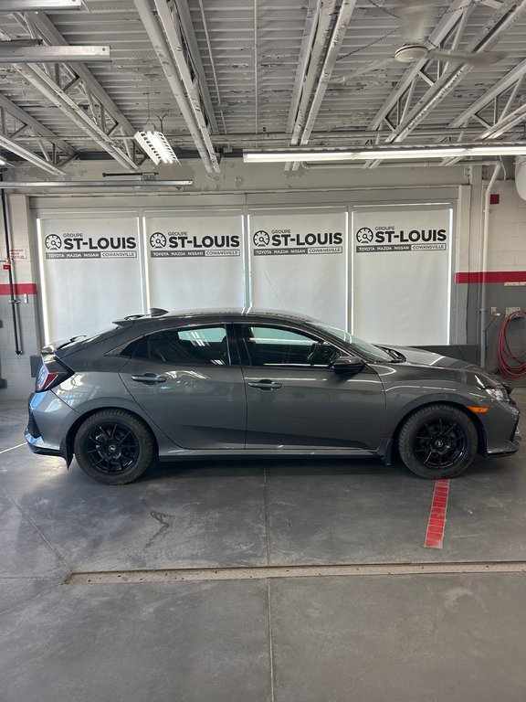 2017  Civic Hatchback LX in Cowansville, Quebec - 8 - w1024h768px