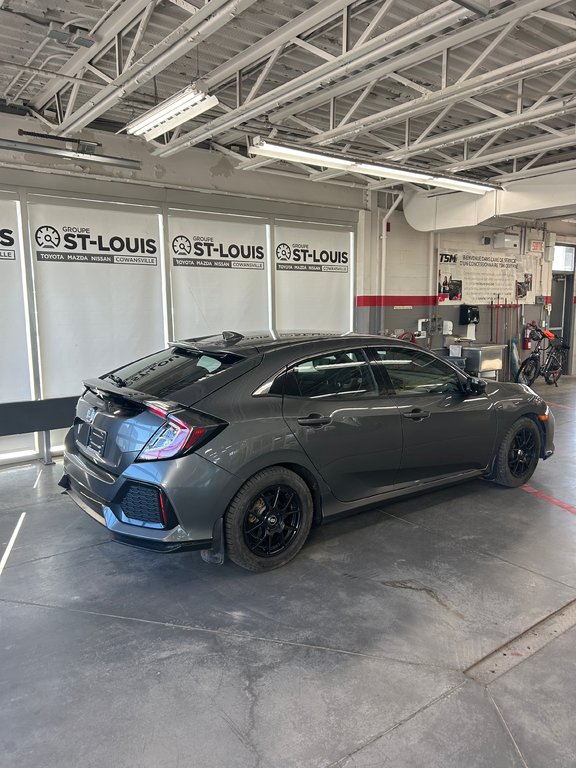 2017  Civic Hatchback LX in Cowansville, Quebec - 7 - w1024h768px