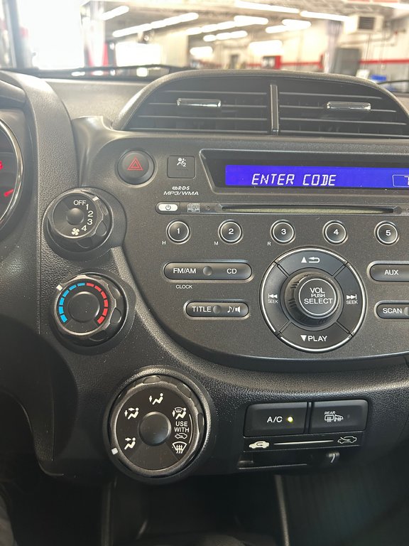 2013 Honda Fit Sport Automatique in Cowansville, Quebec - 21 - w1024h768px