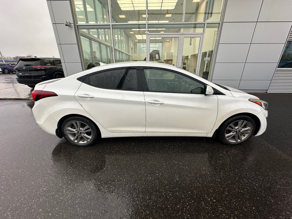 2014 Hyundai Elantra GL in Cowansville, Quebec - 2 - w1024h768px