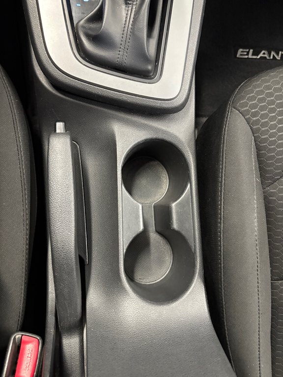 Hyundai Elantra Essential 2019 à Cowansville, Québec - 25 - w1024h768px