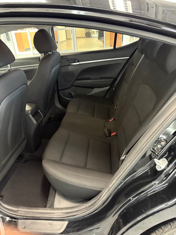 Hyundai Elantra Essential 2019 à Cowansville, Québec - 11 - w1024h768px