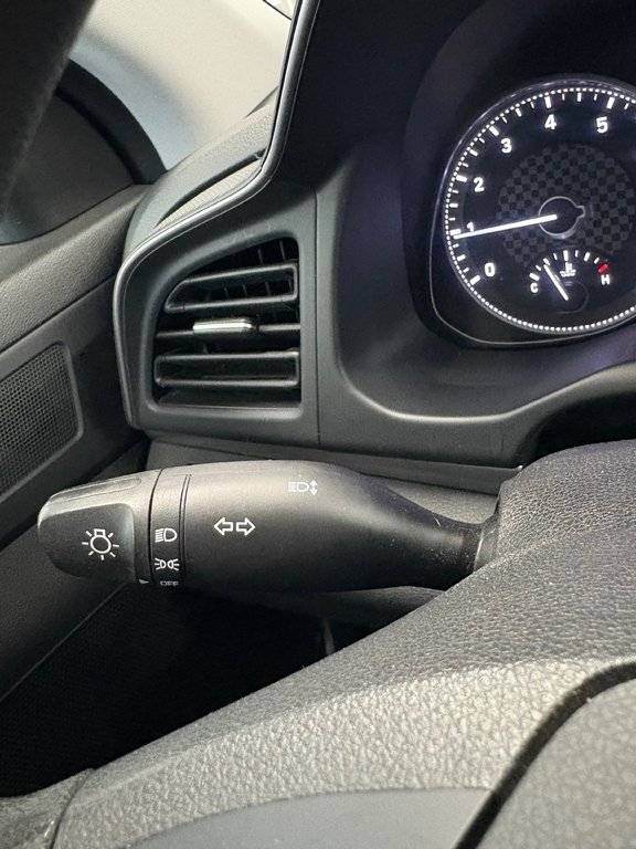 Hyundai Elantra Essential 2019 à Cowansville, Québec - 31 - w1024h768px