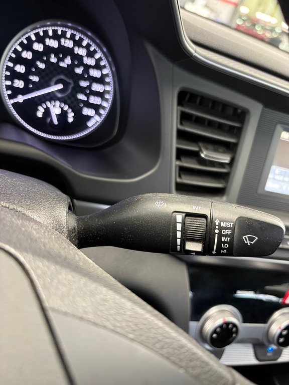 Hyundai Elantra Essential 2019 à Cowansville, Québec - 32 - w1024h768px