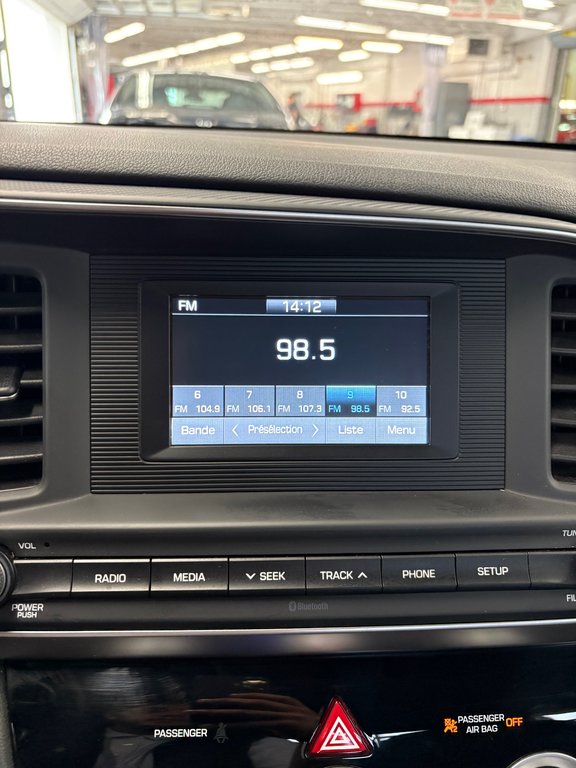 Hyundai Elantra Essential 2019 à Cowansville, Québec - 20 - w1024h768px