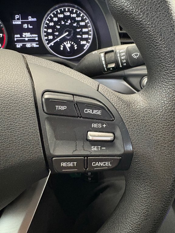 Hyundai Elantra Essential 2019 à Cowansville, Québec - 29 - w1024h768px