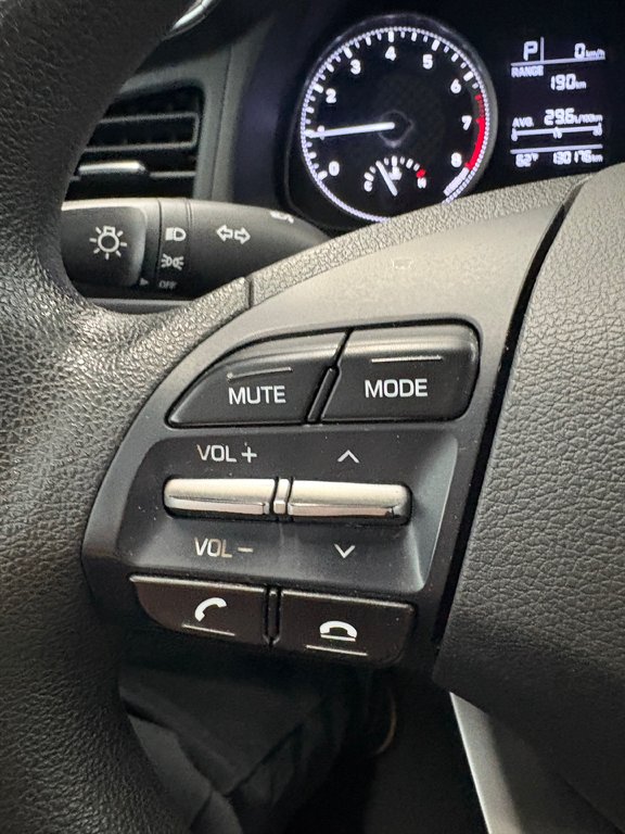 Hyundai Elantra Essential 2019 à Cowansville, Québec - 30 - w1024h768px