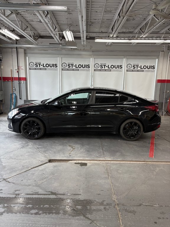 Hyundai Elantra Essential 2019 à Cowansville, Québec - 5 - w1024h768px