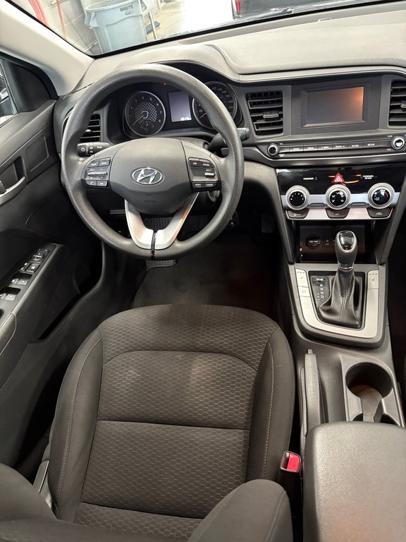 Hyundai Elantra Essential 2019 à Cowansville, Québec - 14 - w1024h768px