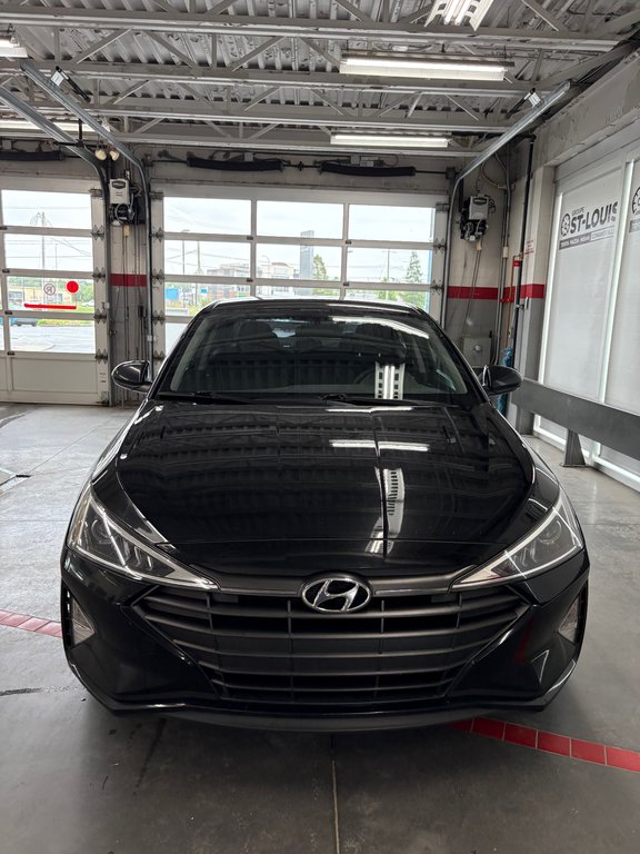 Hyundai Elantra Essential 2019 à Cowansville, Québec - 3 - w1024h768px