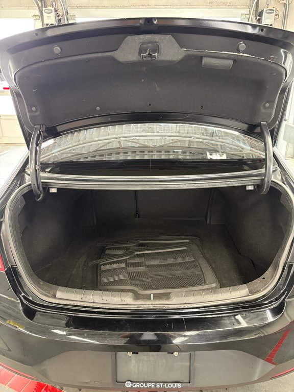Hyundai Elantra Essential 2019 à Cowansville, Québec - 8 - w1024h768px