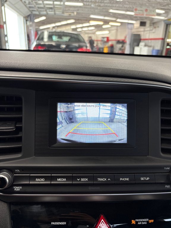 Hyundai Elantra Essential 2019 à Cowansville, Québec - 21 - w1024h768px