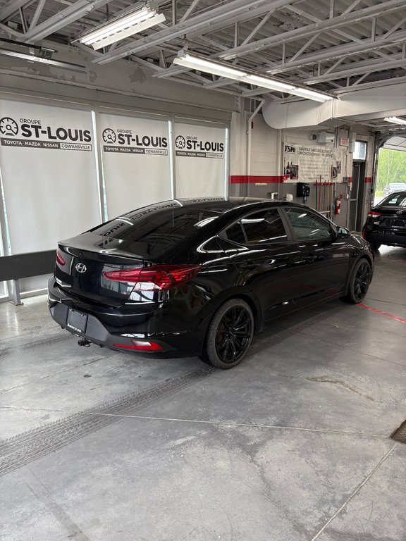 Hyundai Elantra Essential 2019 à Cowansville, Québec - 9 - w1024h768px