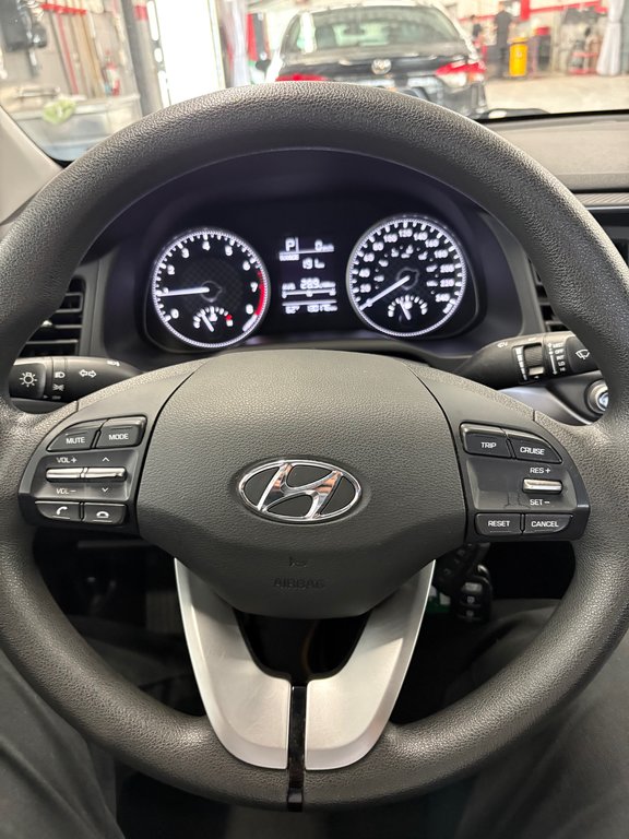 Hyundai Elantra Essential 2019 à Cowansville, Québec - 28 - w1024h768px