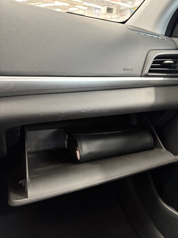 Hyundai Elantra Essential 2019 à Cowansville, Québec - 19 - w1024h768px