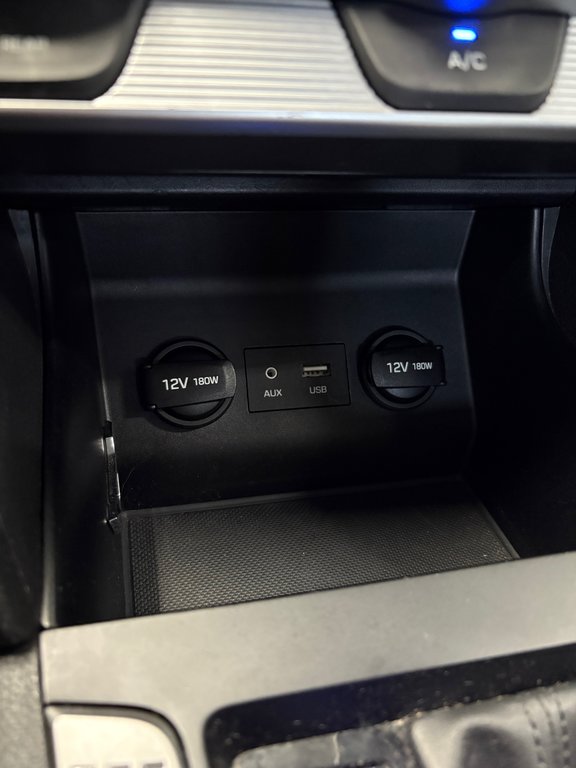 Hyundai Elantra Essential 2019 à Cowansville, Québec - 23 - w1024h768px