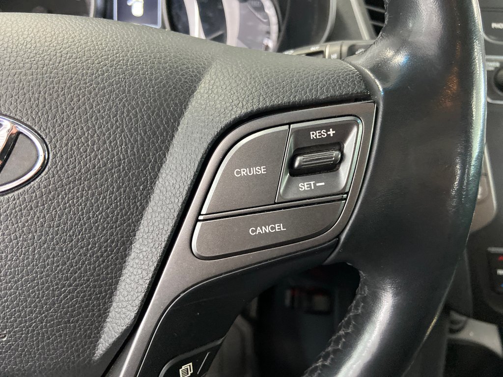 2017 Hyundai Santa Fe XL Premium in Cowansville, Quebec - 52 - w1024h768px