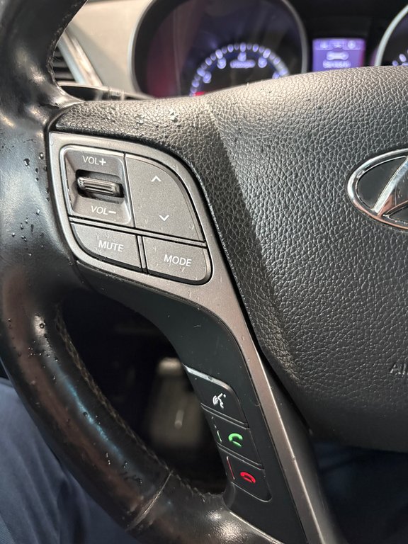 2013 Hyundai Santa Fe Premium in Cowansville, Quebec - 32 - w1024h768px