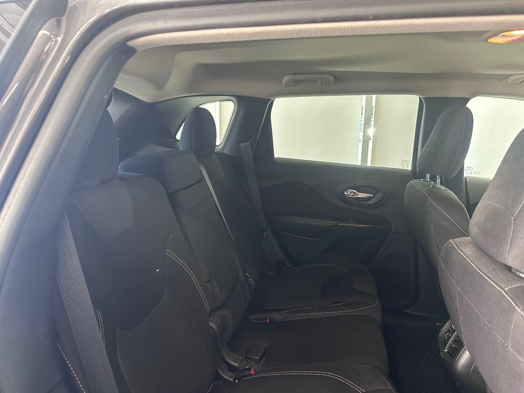 2015 Jeep Cherokee North in Cowansville, Quebec - 15 - w1024h768px