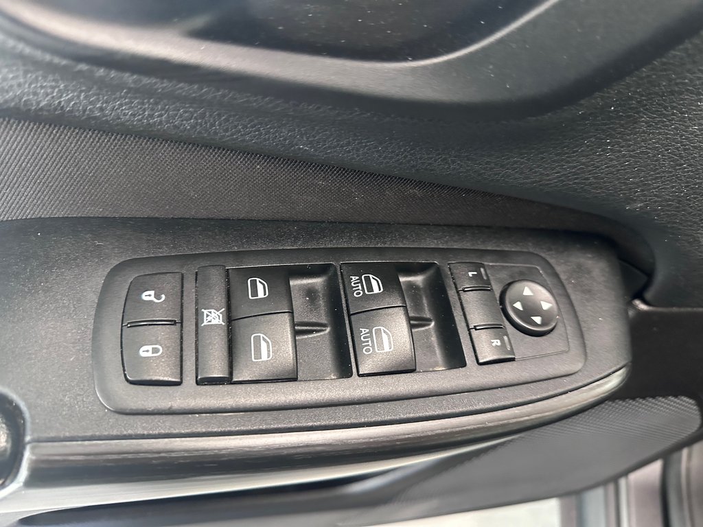 2015 Jeep Cherokee North in Cowansville, Quebec - 19 - w1024h768px
