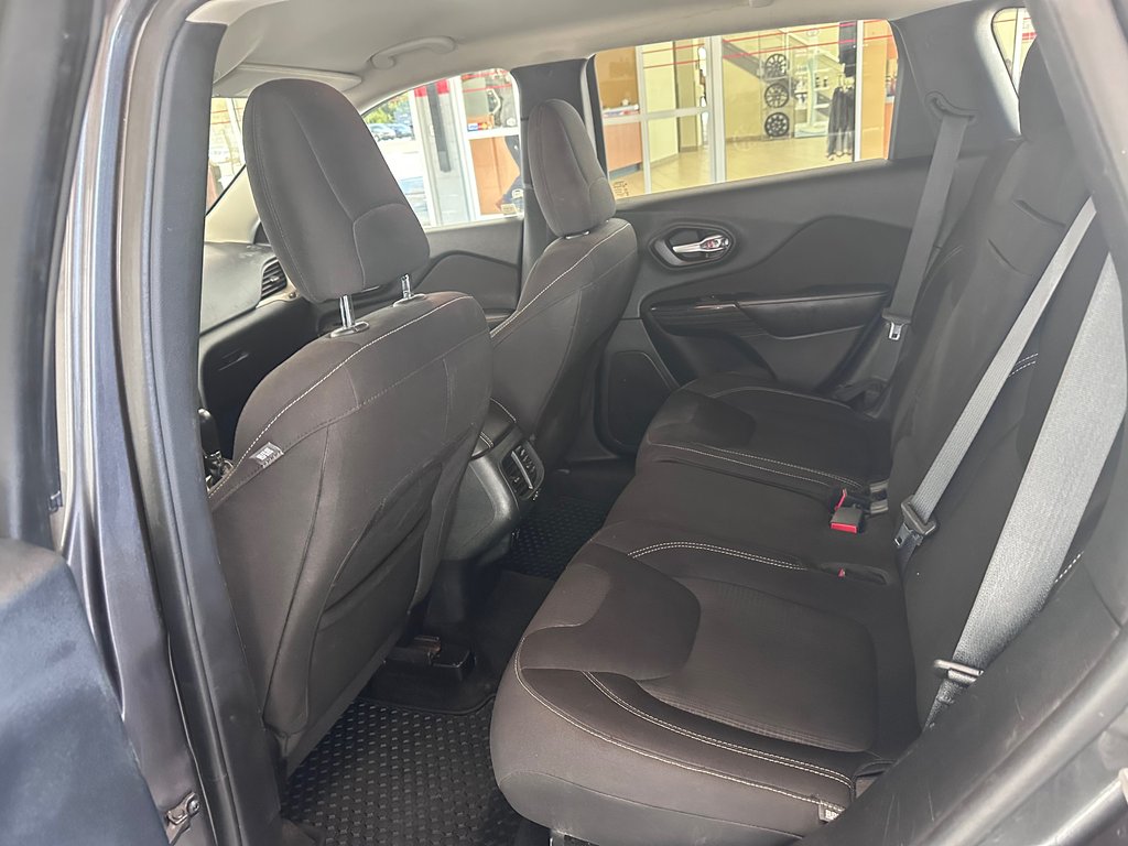 2015 Jeep Cherokee North in Cowansville, Quebec - 12 - w1024h768px