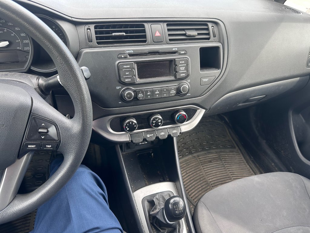 Kia Rio Base Manuelle 2013 à Cowansville, Québec - 6 - w1024h768px