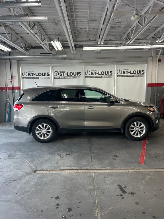 2016 Kia Sorento 2.4L LX in Cowansville, Quebec - 12 - w1024h768px