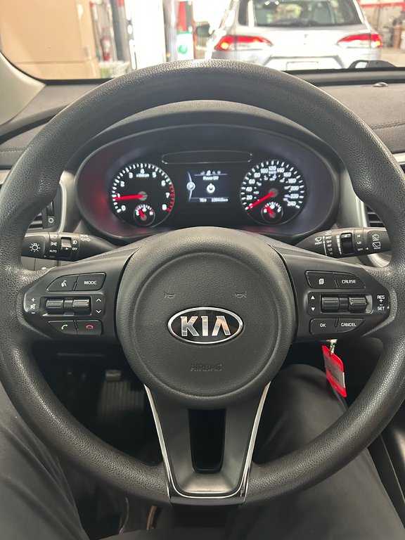 2016 Kia Sorento 2.4L LX in Cowansville, Quebec - 30 - w1024h768px