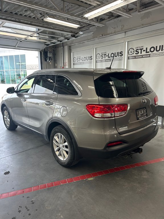 2016 Kia Sorento 2.4L LX in Cowansville, Quebec - 6 - w1024h768px