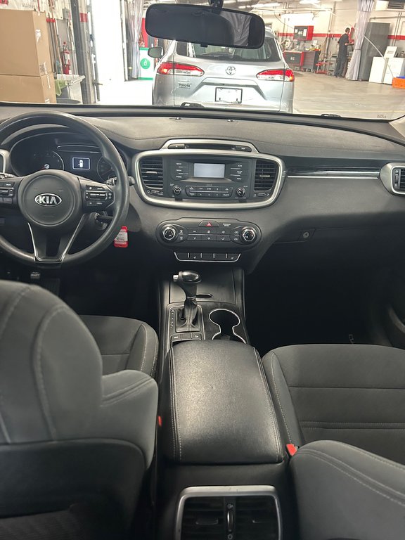 2016 Kia Sorento 2.4L LX in Cowansville, Quebec - 14 - w1024h768px