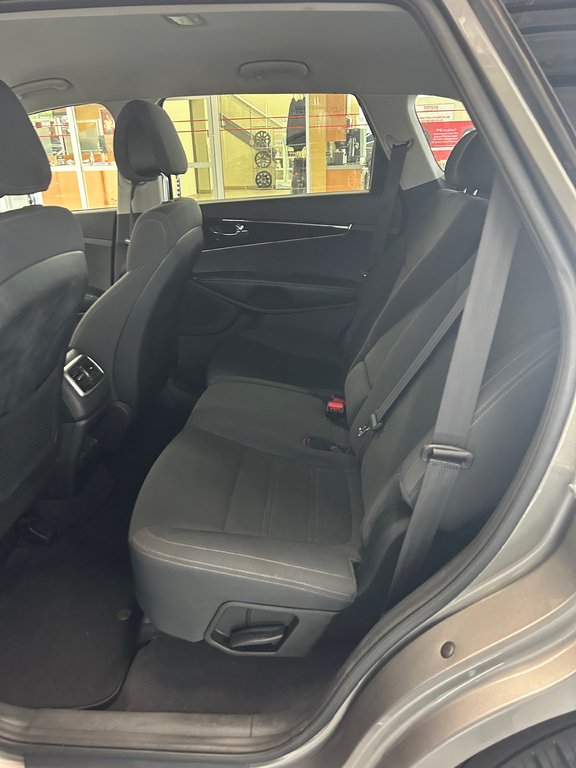 2016 Kia Sorento 2.4L LX in Cowansville, Quebec - 13 - w1024h768px